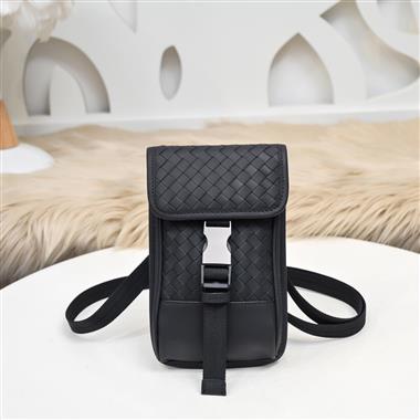 BOTTEGA VENETA    2025新款男生時尚包包  尺寸：18.5*12.5*4.5CM