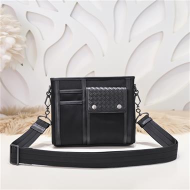 BOTTEGA VENETA    2025新款男生時尚包包  尺寸：24*19*4CM