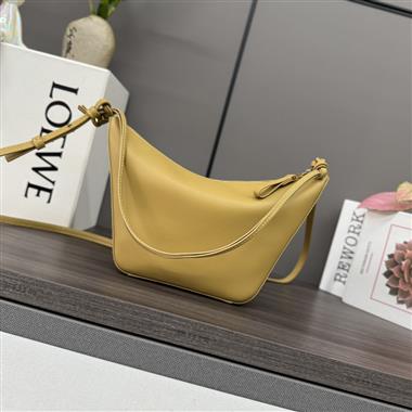 LOEWE   2025新款女生時尚包包  尺寸：28*17*9.5CM