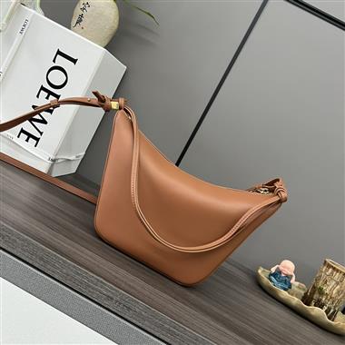 LOEWE   2025新款女生時尚包包  尺寸：28*17*9.5CM