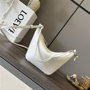 LOEWE   2025新款女生時尚包包  尺寸：28*17*9.5CM