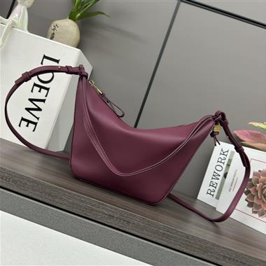 LOEWE   2025新款女生時尚包包  尺寸：28*17*9.5CM
