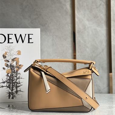 LOEWE   2025新款女生時尚包包  尺寸：24?14-11CM
