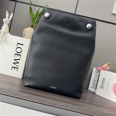 LOEWE   2025新款男生時尚包包  尺寸：27.5*11.5*40CM