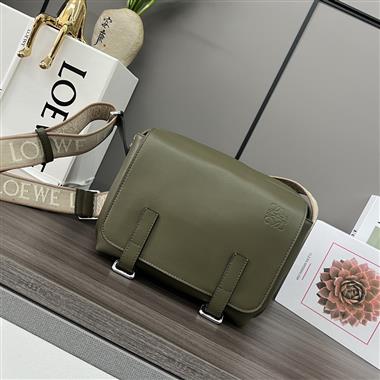 LOEWE   2025新款男生時尚包包  尺寸：24.5*18*10.5CM