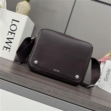 LOEWE   2025新款男生時尚包包  尺寸：23*18*9CM