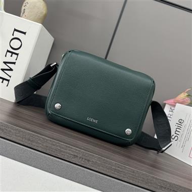 LOEWE   2025新款男生時尚包包  尺寸：23*18*9CM