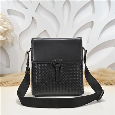 BOTTEGA VENETA    2025新款男生時尚包包  尺寸：23*26*5CM