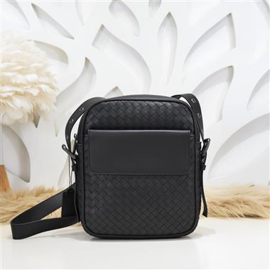 BOTTEGA VENETA    2025新款男生時尚包包  尺寸：20*25*7CM
