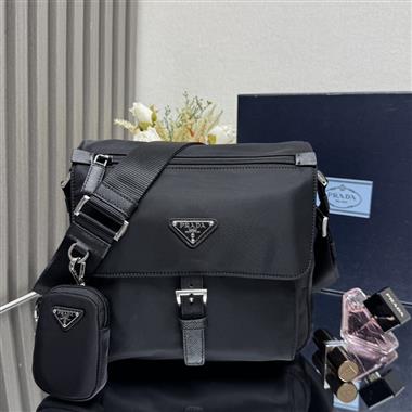PRADA  2025新款男生時尚包包  尺寸：25*22*10CM