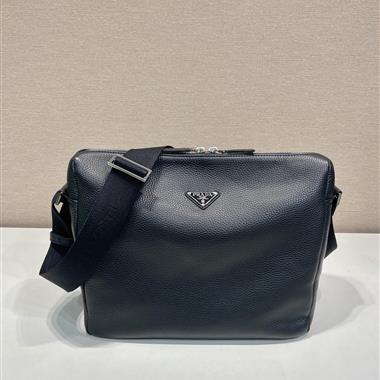 PRADA  2025新款男生時尚包包  尺寸：31.5*25*14CM