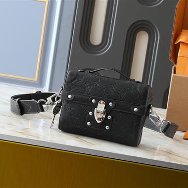 LOUIS VUITTON    2025新款女生時尚包包  尺寸：19x15x7CM