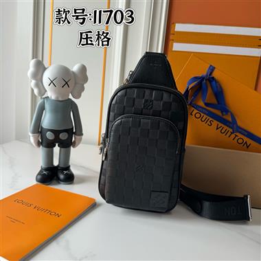 LOUIS VUITTON    2025新款男生時尚包包  尺寸：16*33*5.7CM