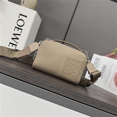 LOEWE   2025新款男生時尚包包  尺寸：18*7*13CM