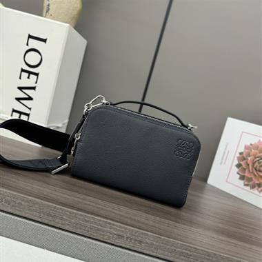 LOEWE   2025新款男生時尚包包  尺寸：18*7*13CM
