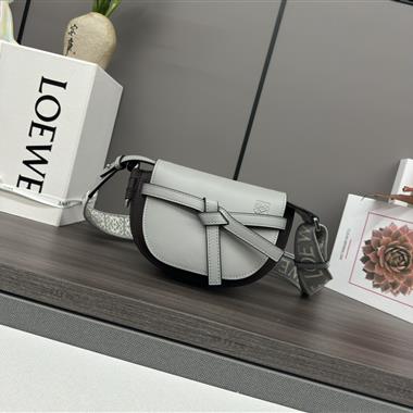 LOEWE   2025新款女生時尚包包  尺寸：15*9.5*12.5CM