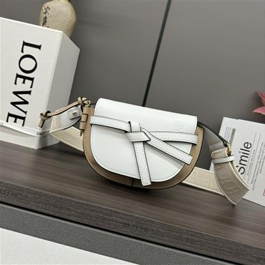 LOEWE   2025新款女生時尚包包  尺寸：15*9.5*12.5CM