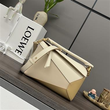 LOEWE   2025新款女生時尚包包  尺寸：24*10.5*16CM