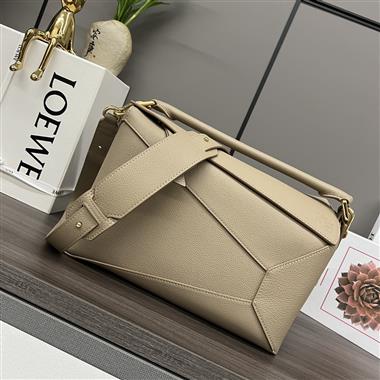 LOEWE   2025新款女生時尚包包  尺寸：29*19.5*14CM
