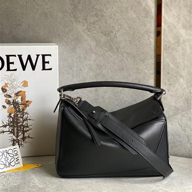 LOEWE   2025新款女生時尚包包  尺寸：30*12*19CM