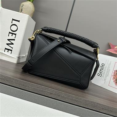 LOEWE   2025新款女生時尚包包  尺寸：24*10.5*16CM