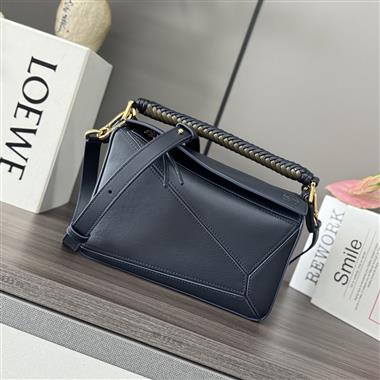 LOEWE   2025新款女生時尚包包  尺寸：24*10.5*16CM