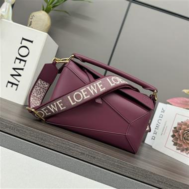 LOEWE   2025新款女生時尚包包  尺寸：24*10.5*16CM
