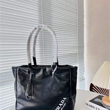PRADA   2025新款女生時尚包包  尺寸：34.5*29CM