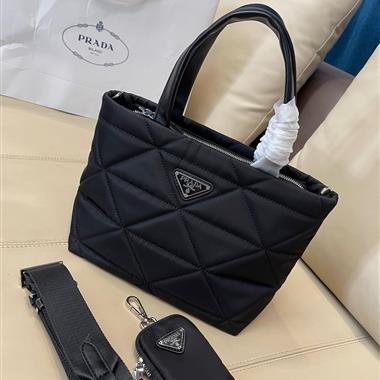 PRADA   2025新款女生時尚包包  尺寸：24*20CM