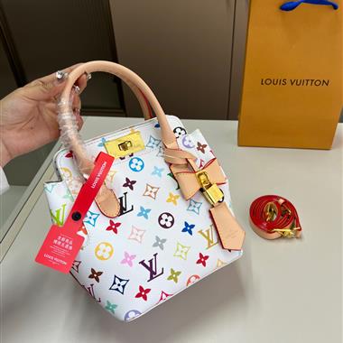 LOUIS VUITTON    2025新款女生時尚包包  尺寸：18×17CM