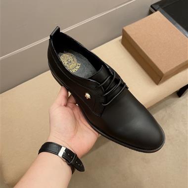VERSACE  2025新款男生休閒時尚鞋子