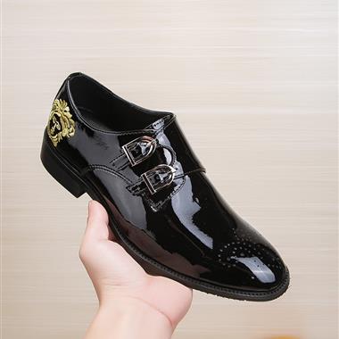 VERSACE  2025新款男生休閒時尚鞋子