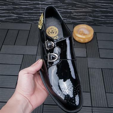 VERSACE  2025新款男生休閒時尚鞋子
