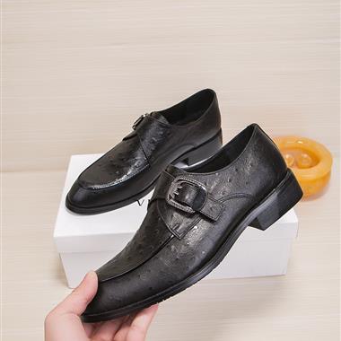 VERSACE  2025新款男生休閒時尚鞋子