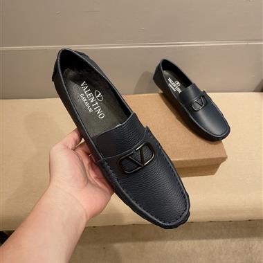 Valentino    2025新款男生休閒時尚鞋子