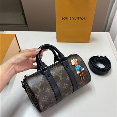 LOUIS VUITTON  2025新款女生時尚包包  尺寸：22*12CM