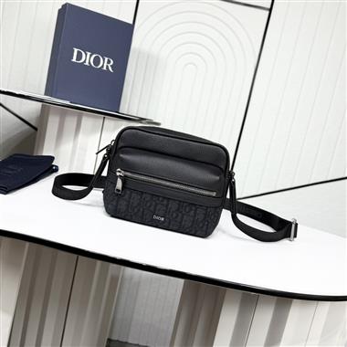 DIOR   2025新款男生時尚包包  尺寸：18.5*13.5*7CM