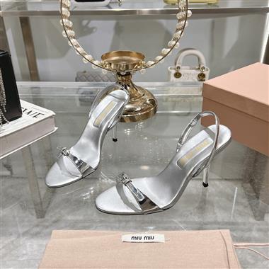 MIUMIU   2025新款女生休閒時尚鞋子