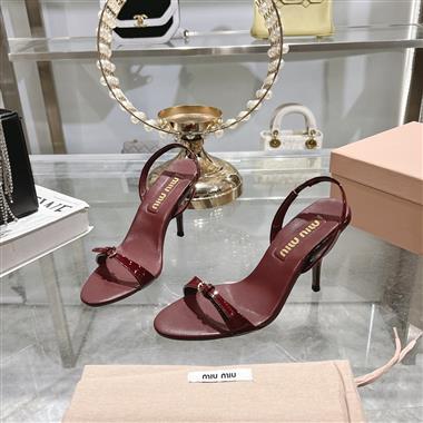 MIUMIU   2025新款女生休閒時尚鞋子