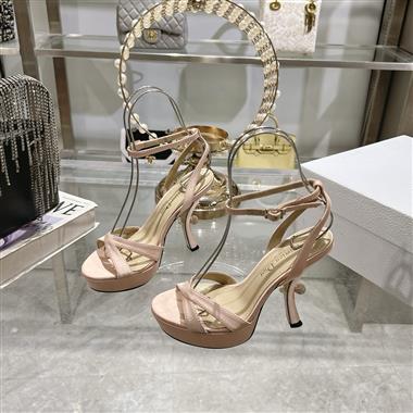 DIOR   2025新款女生休閒時尚鞋子