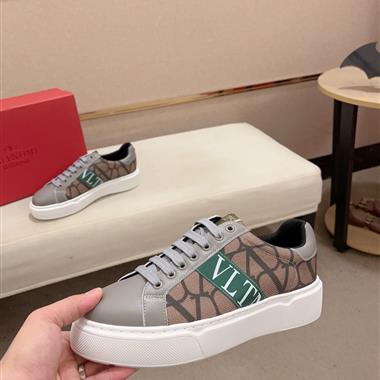 Valentino    2025新款男生休閒時尚鞋子