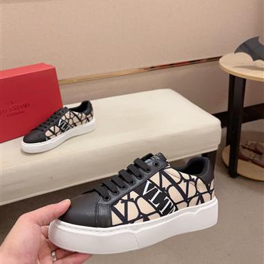 Valentino    2025新款男生休閒時尚鞋子