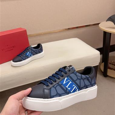 Valentino    2025新款男生休閒時尚鞋子