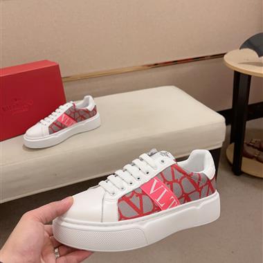 Valentino    2025新款男生休閒時尚鞋子