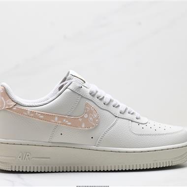 NIKE AIR FORCE 1‘07