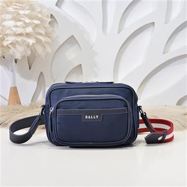 BALLY   2025新款男生時尚包包 尺寸：22.5*14.5*7.5CM