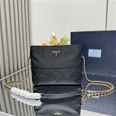 PRADA   2025新款女生時尚包包 尺寸：25*21*8CM