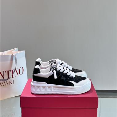 Valentino    2025新款男生休閒時尚鞋子