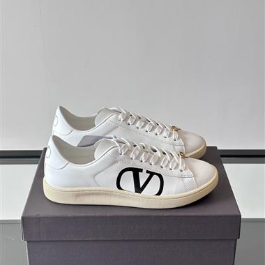 Valentino    2025新款男生休閒時尚鞋子