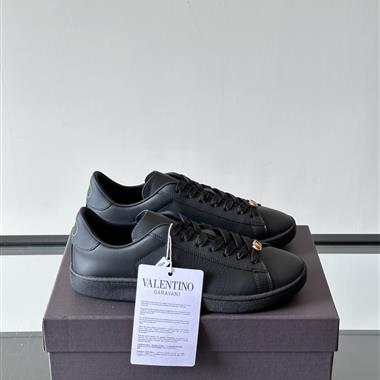 Valentino    2025新款男生休閒時尚鞋子